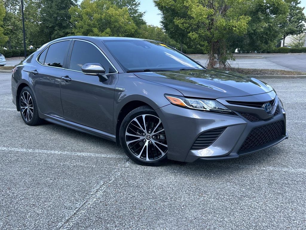 2020 Toyota Camry Hybrid SE FWD