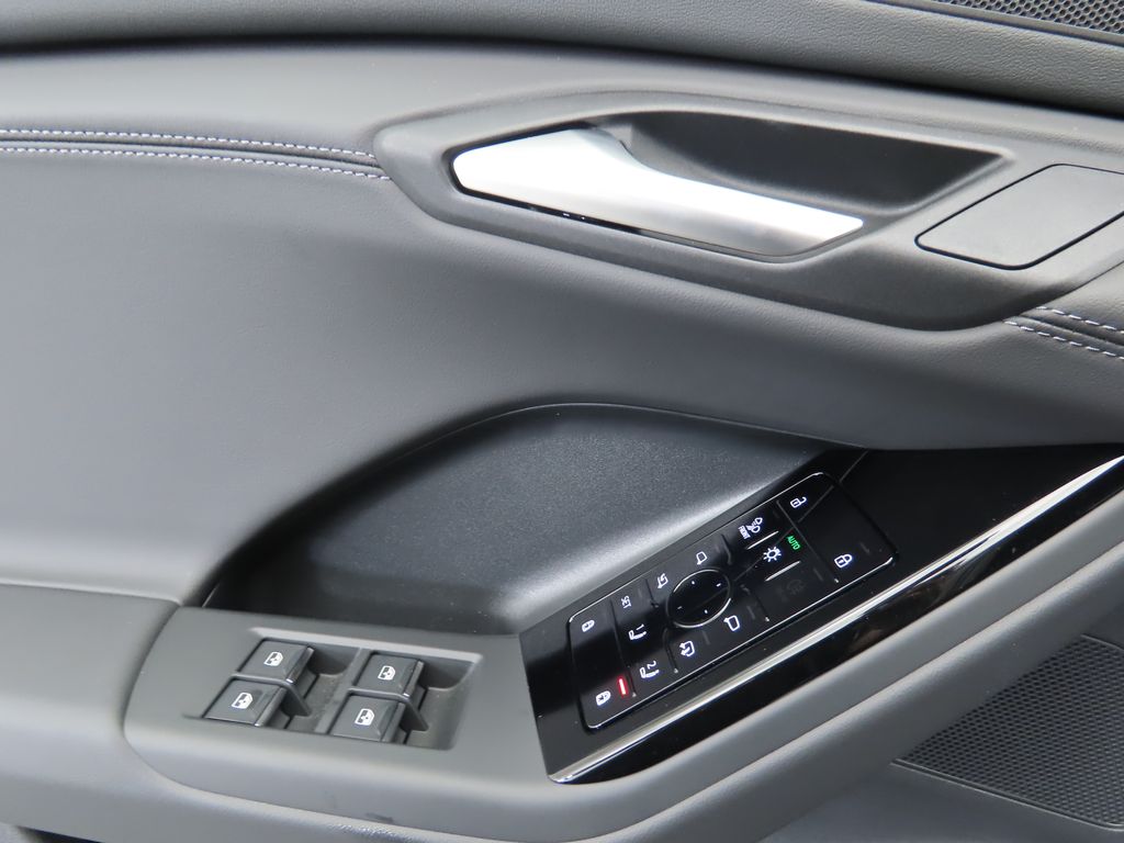 Thumbnail: 2025 Audi Q6 e-tron - 25