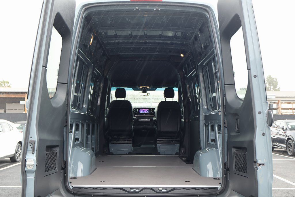 Thumbnail: 2026 Mercedes-Benz Sprinter - 8