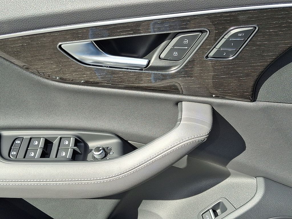 Thumbnail: 2025 Audi Q7 - 9