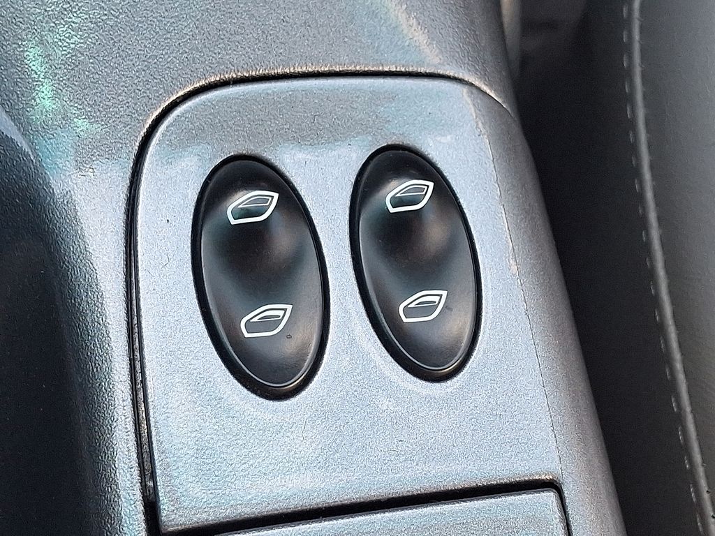 Thumbnail: 2003 Porsche 911 - 20