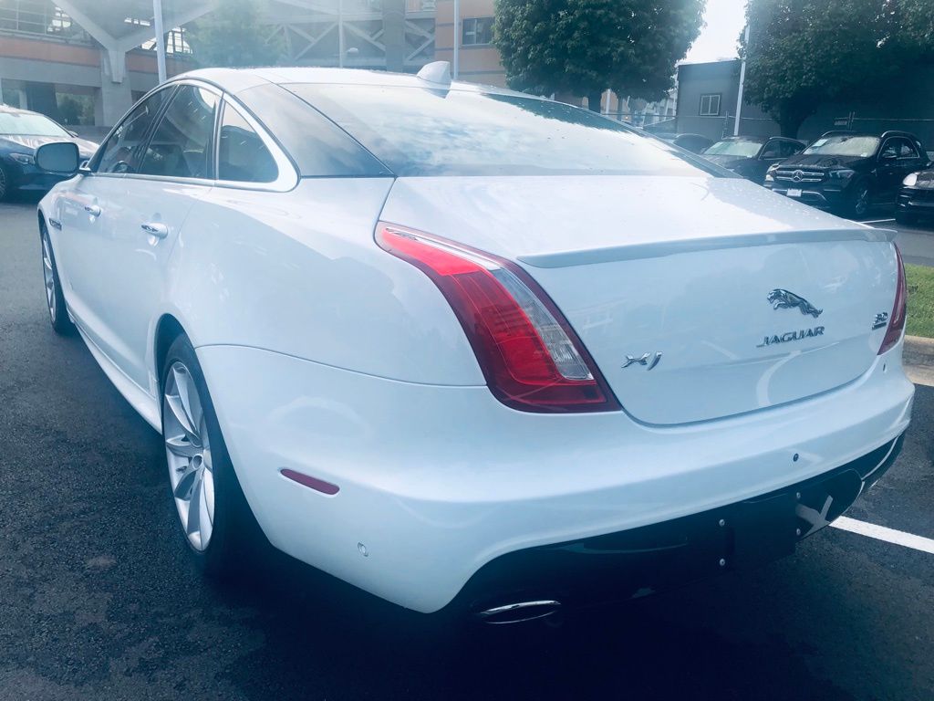 Thumbnail: 2019 Jaguar XJ - 6