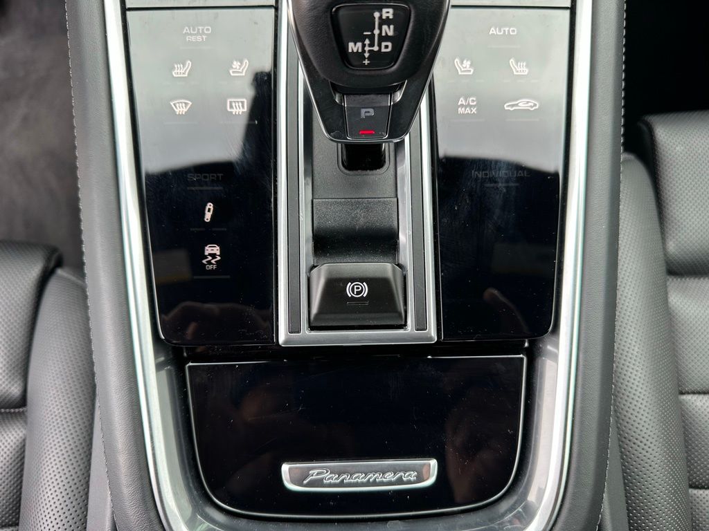 Thumbnail: 2023 Porsche Panamera - 31