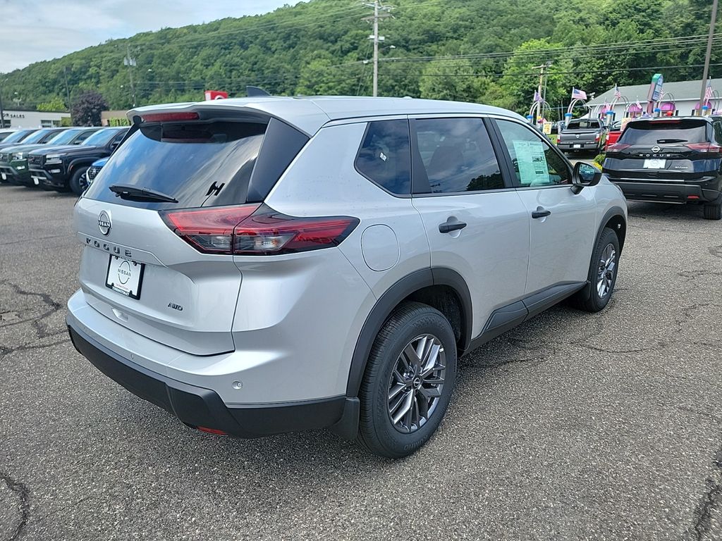 2024 Nissan Rogue S 5