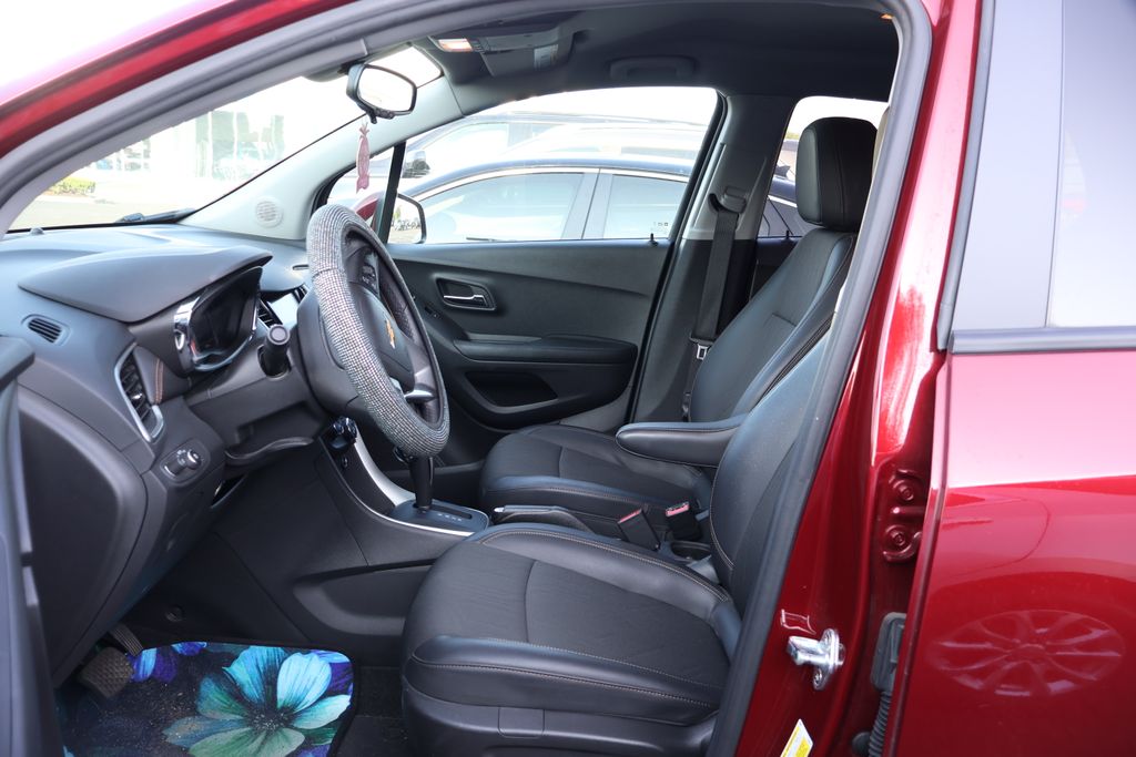 Thumbnail: 2022 Chevrolet Trax - 12