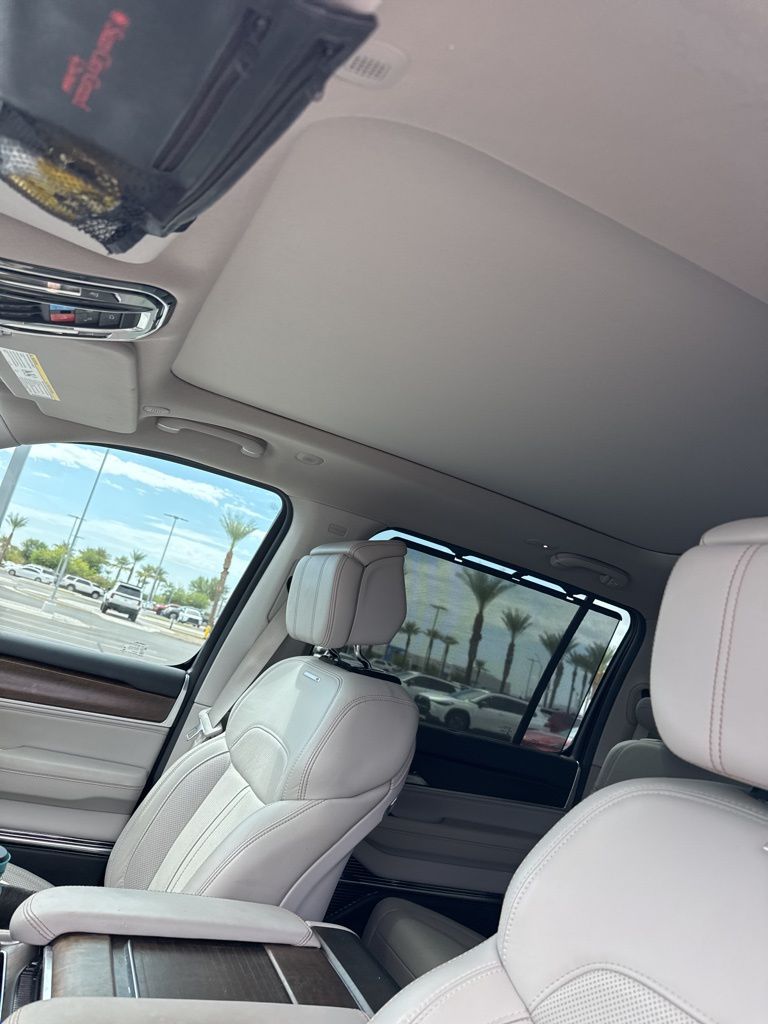 Thumbnail: 2022 Jeep Grand Wagoneer - 14