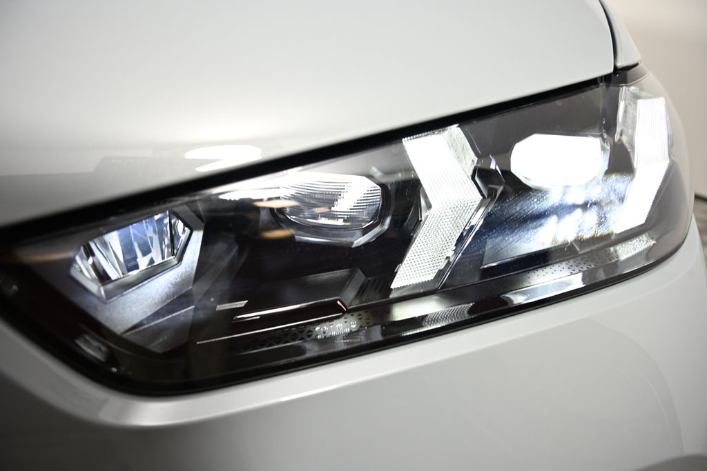 Thumbnail: 2026 BMW X5 - 9