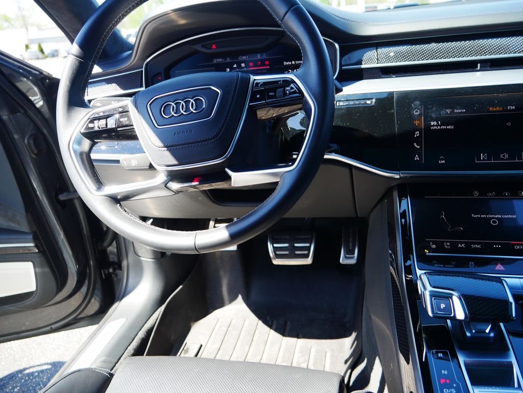 Thumbnail: 2020 Audi S8 - 30