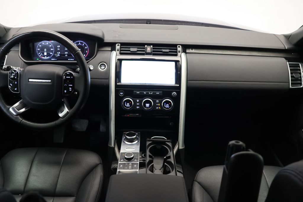 Thumbnail: 2020 Land Rover Discovery - 15