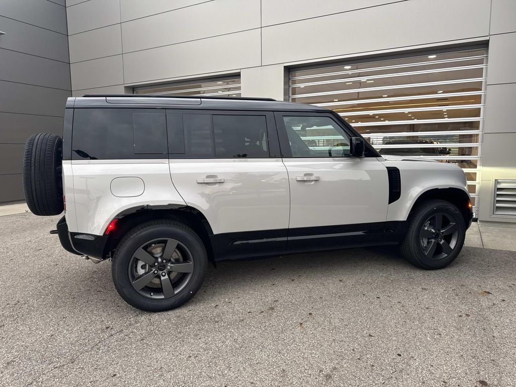 New 2026 Gray Land Rover X-Dynamic SE image 7