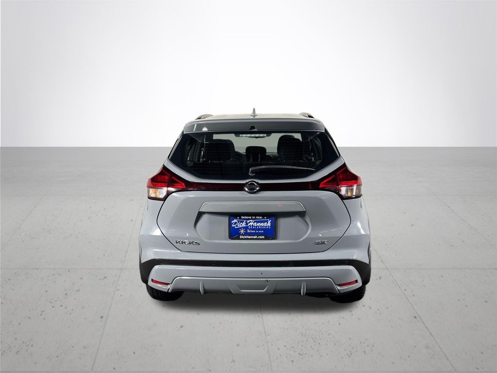 2021 Nissan Kicks SR