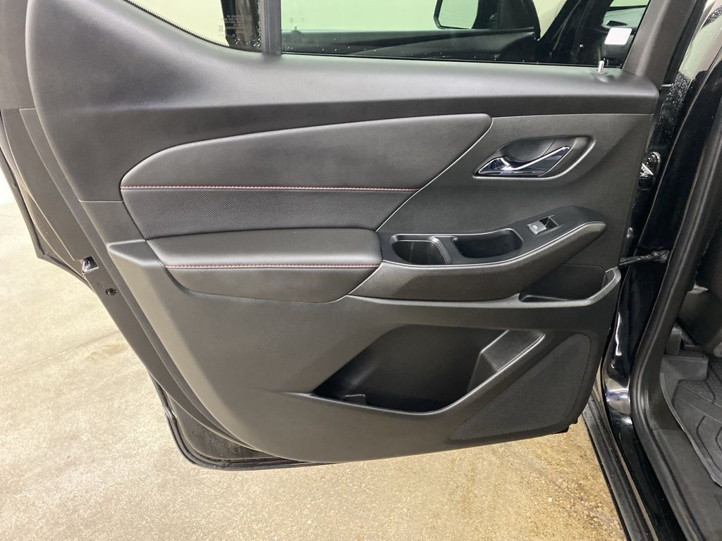 2023 Chevrolet Traverse RS photo