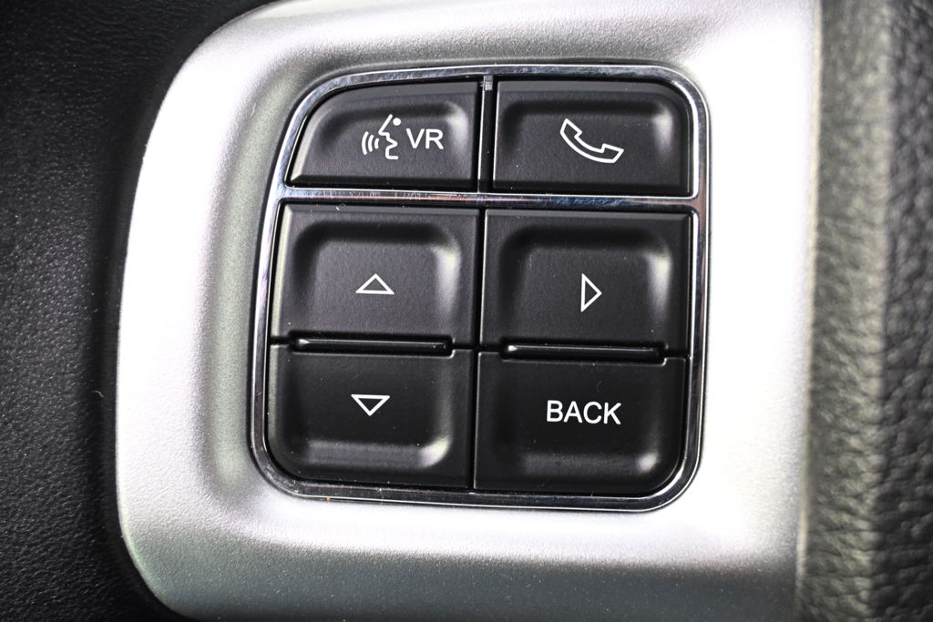 Used 2017 White Dodge SXT image 32