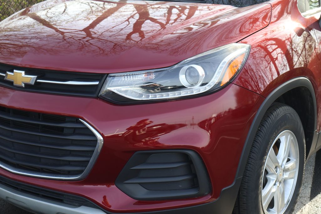 Thumbnail: 2022 Chevrolet Trax - 3