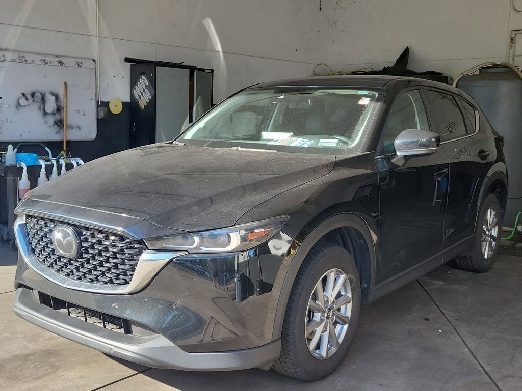 2023 Mazda CX-5 S Preferred package Auto AWD's photo