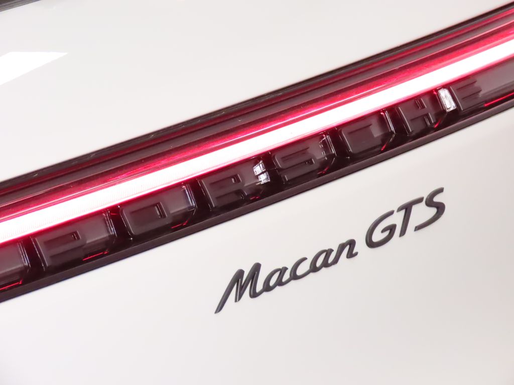 Thumbnail: 2025 Porsche Macan - 12