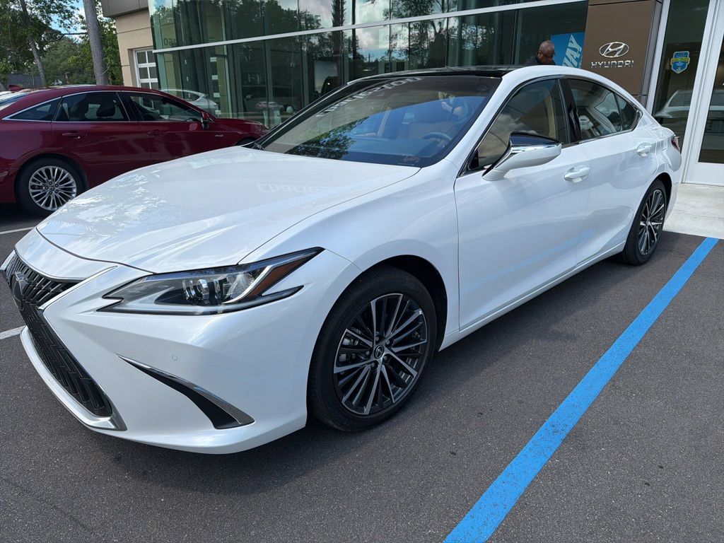 2025 Lexus ES 350 350's photo