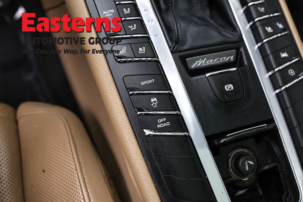 2021 Porsche Macan Base - Photo 24