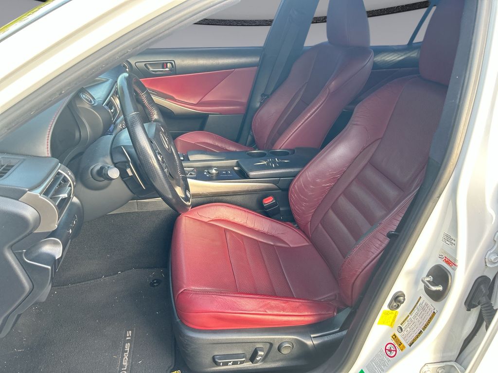 Thumbnail: 2016 Lexus IS - 11