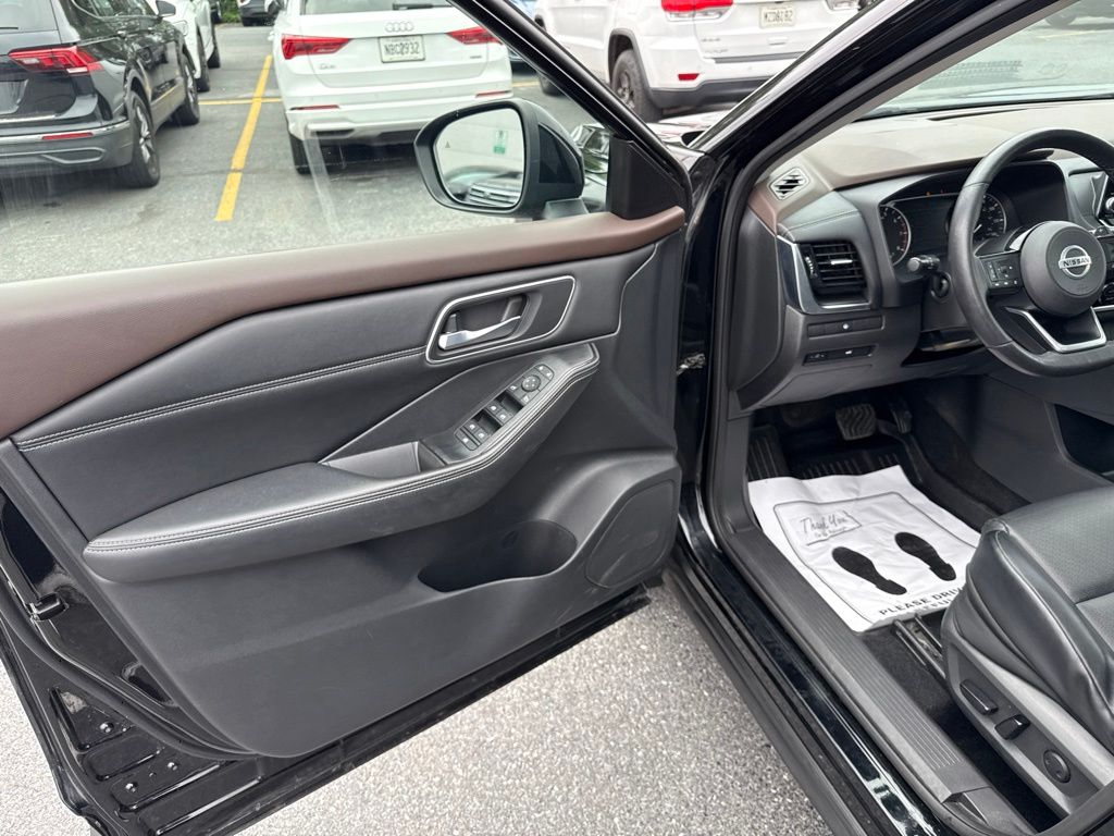2021 Nissan Rogue SV Black at South Hills Kia