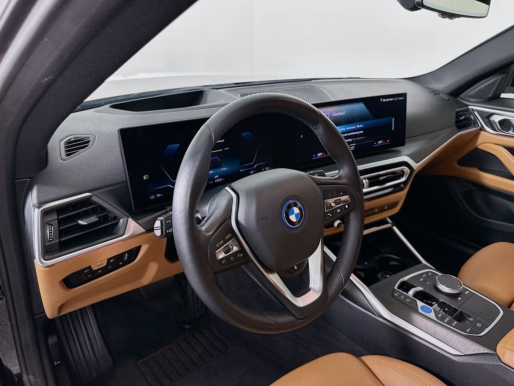 Thumbnail: 2023 BMW i4 - 9