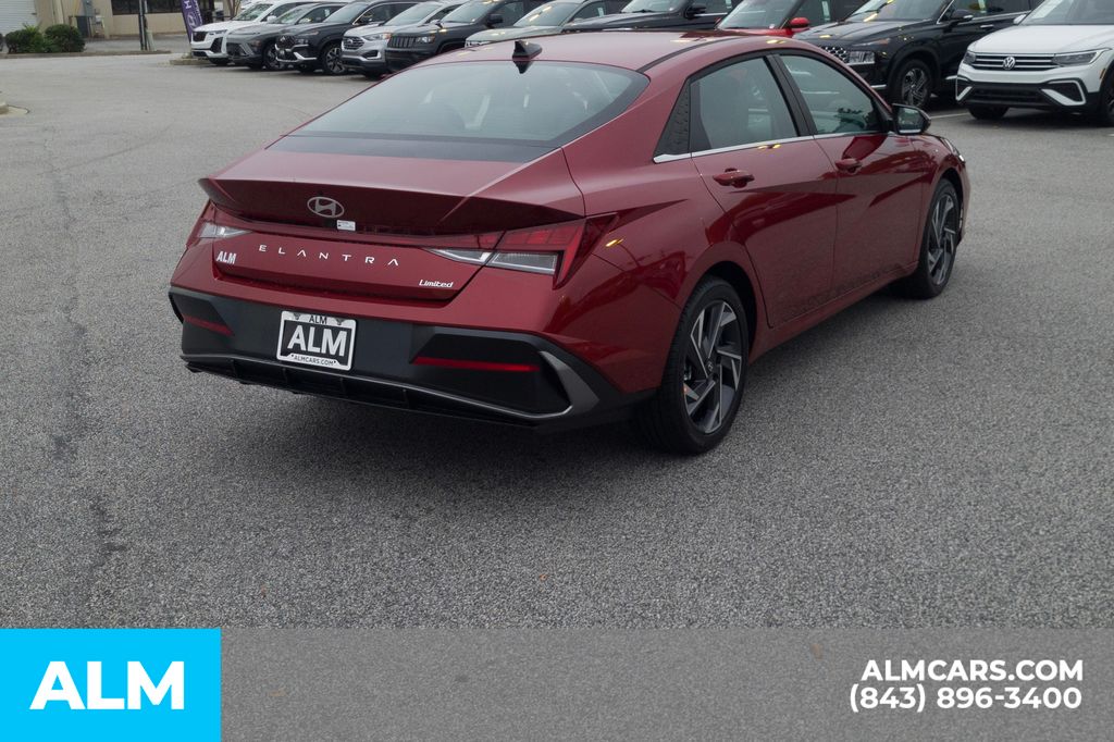 2025 Hyundai Elantra Limited photo 5