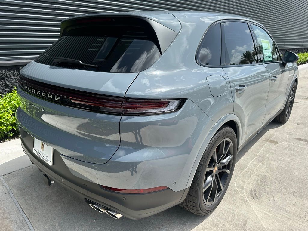 Thumbnail: 2025 Porsche Cayenne - 9