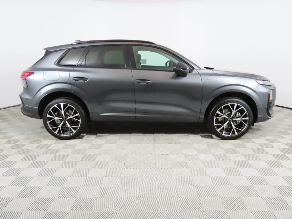 Thumbnail: 2026 Audi Q3 - 6