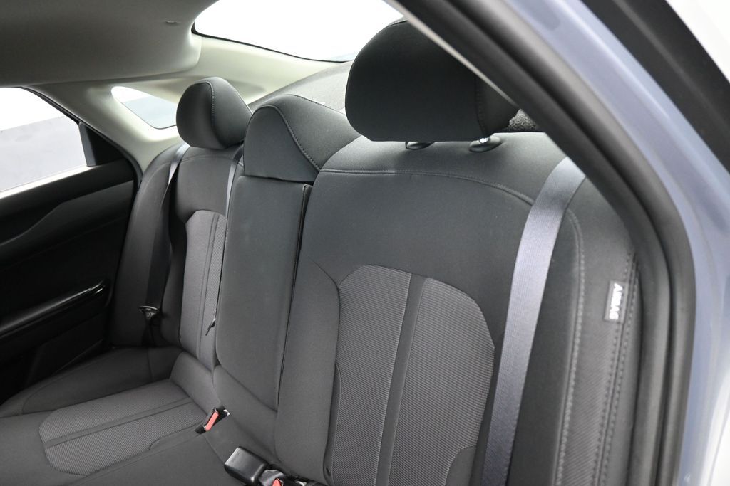 Used 2024 Everlasting Silver Kia LXS image 28