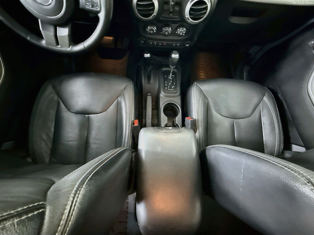 Thumbnail: 2017 Jeep Wrangler - 15