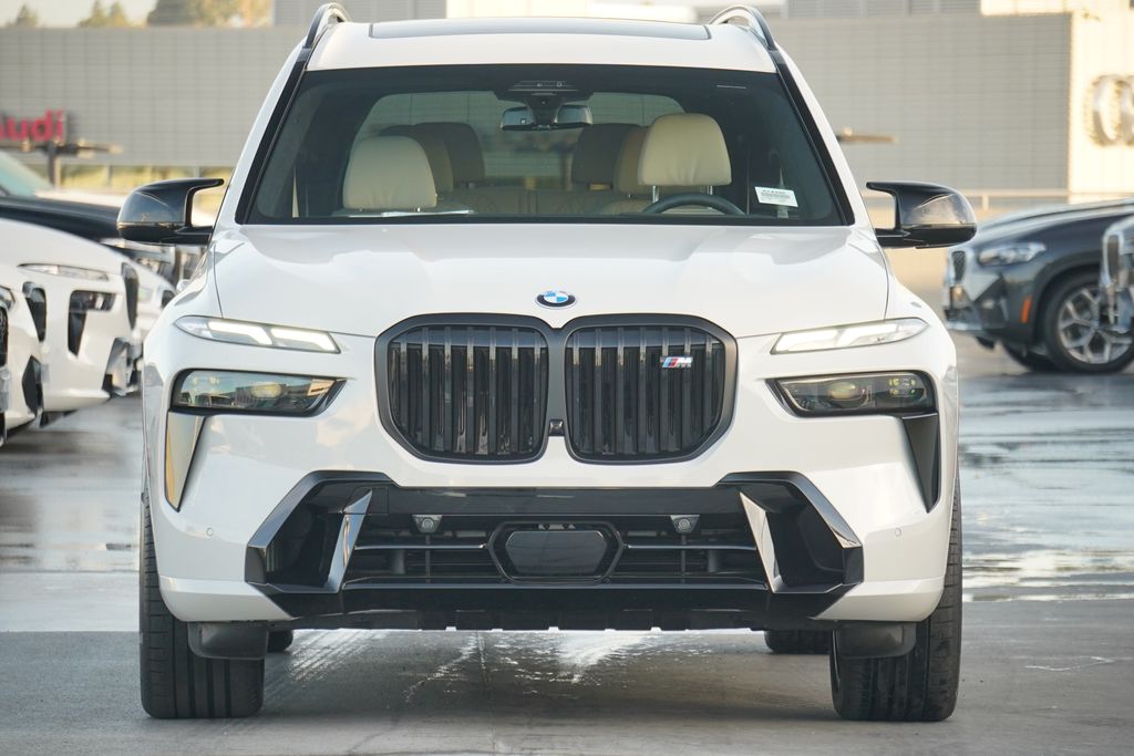 2025 BMW X7 M60i 2