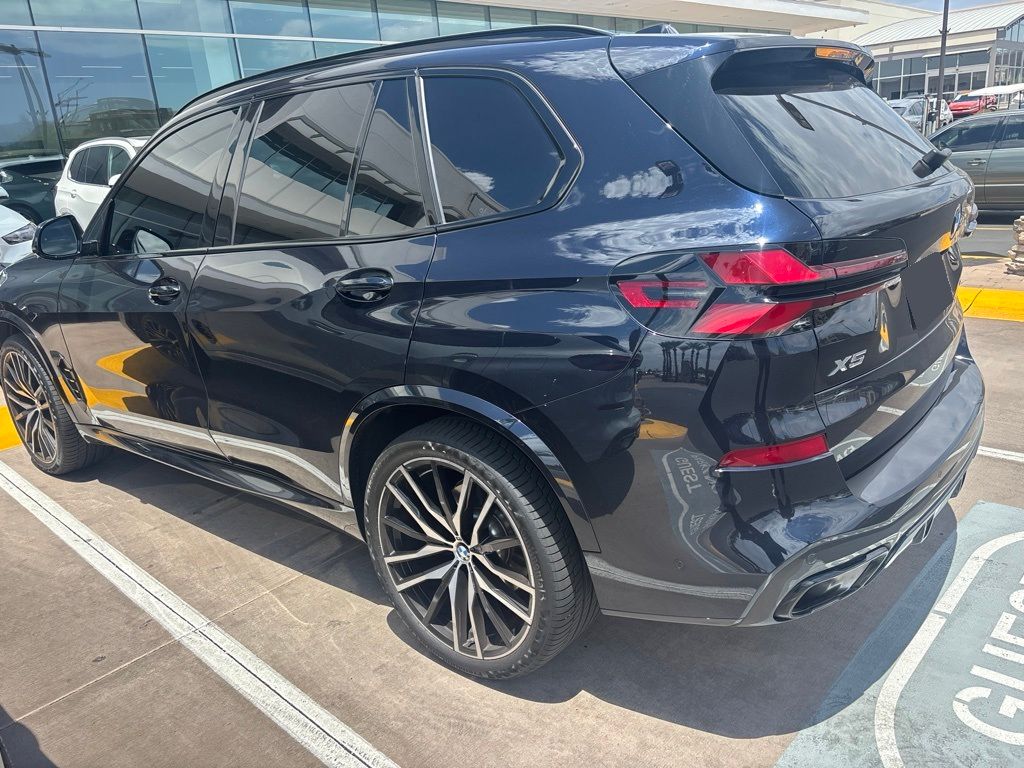 Used 2025 Black BMW xDrive40i image 3
