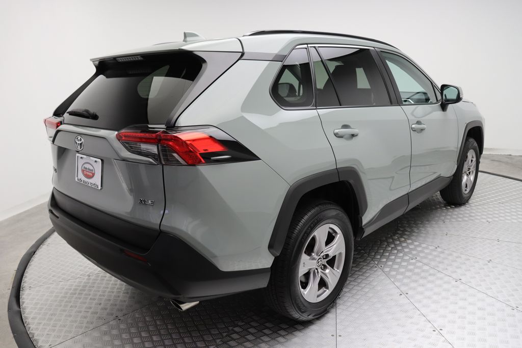 2023 Toyota RAV4 XLE 8