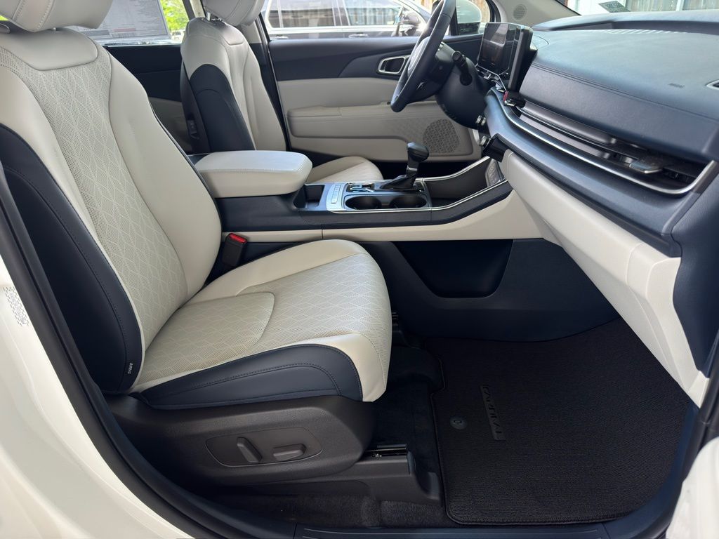 2026 Kia Carnival EX White at Community Kia