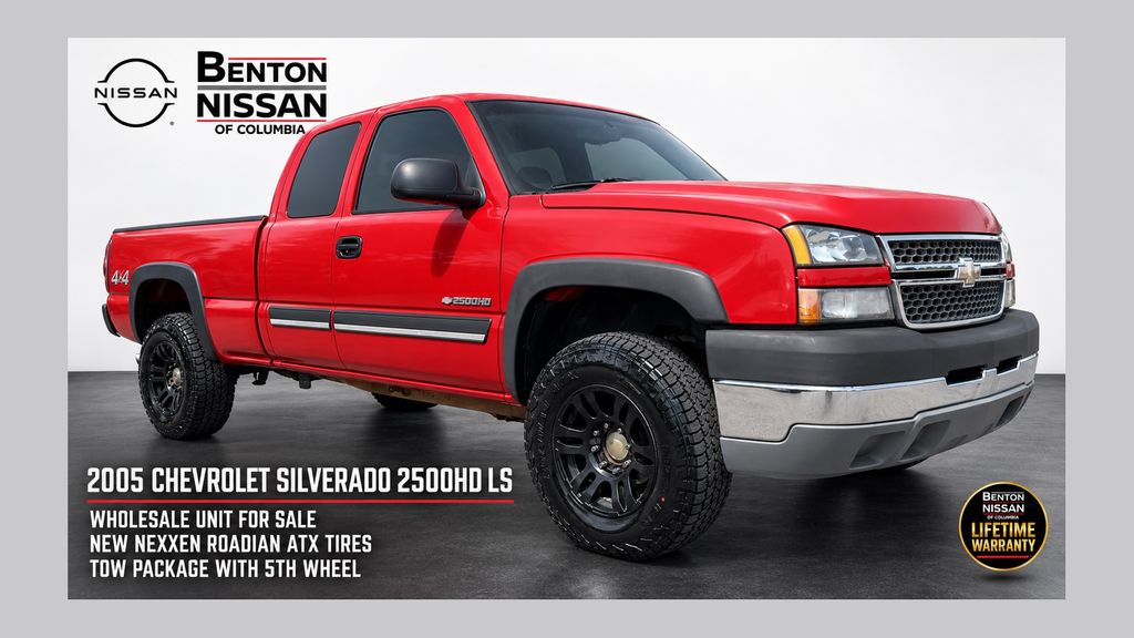 Victory Red 2005 Chevrolet Silverado 2500HD Pickup Truck Four-Wheel Drive 4-Speed Automatic Overdrive