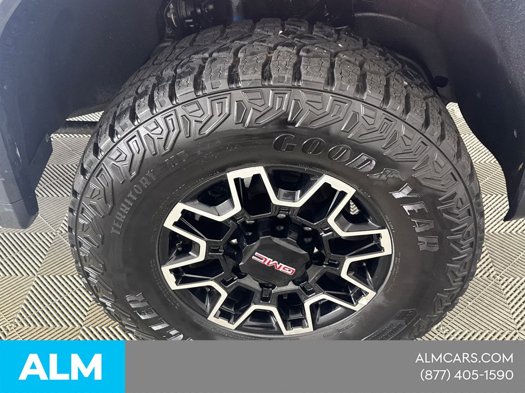Used 2025 White GMC AT4X image 15