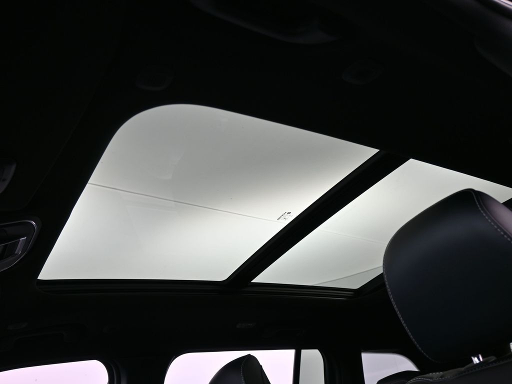 New 2026 Diamond Black Crystal Pearlcoat Jeep Limited image 13