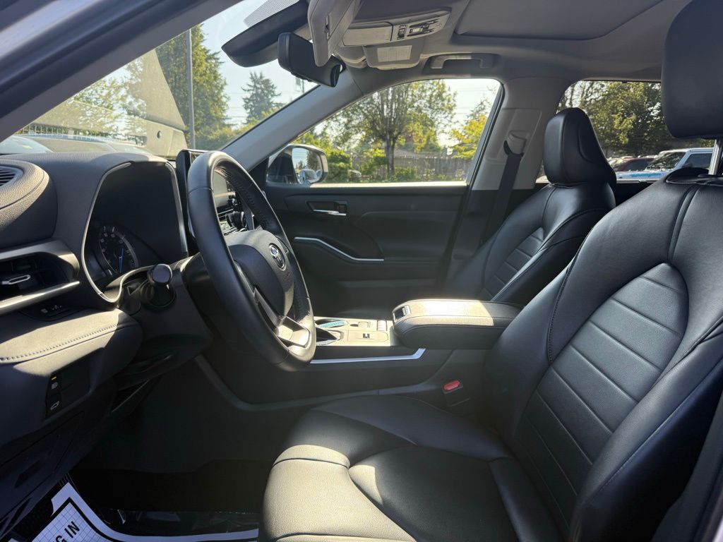 2022 Toyota Highlander Hybrid XLE