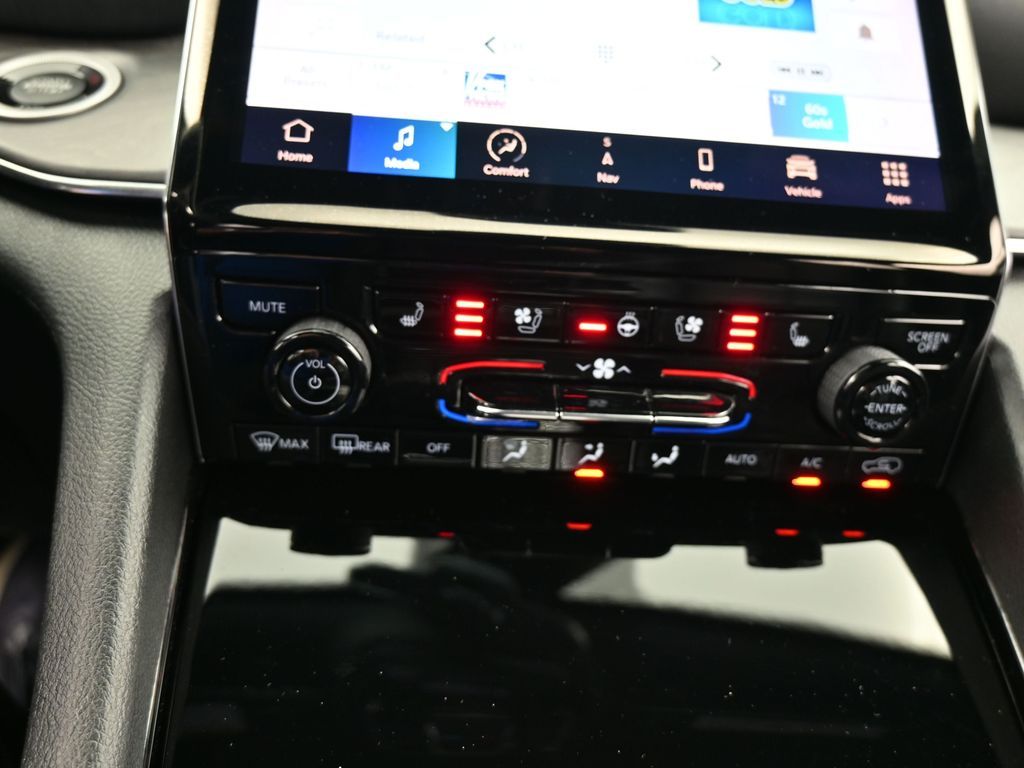 Used 2023 Velvet Red Pearlcoat Jeep Overland image 26