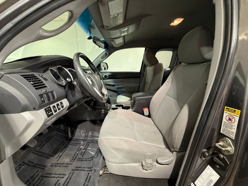 Thumbnail: 2015 Toyota Tacoma - 12