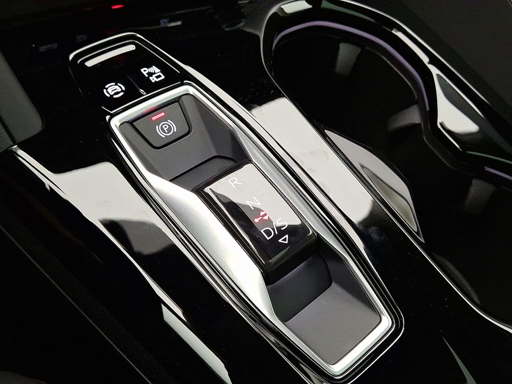 Thumbnail: 2025 Audi Q5 - 10