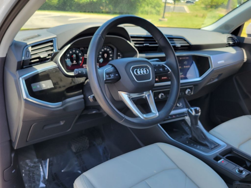 Thumbnail: 2024 Audi Q3 - 25