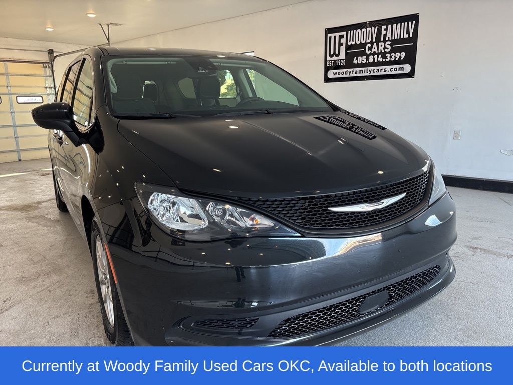 2023 Chrysler Voyager LX FWD