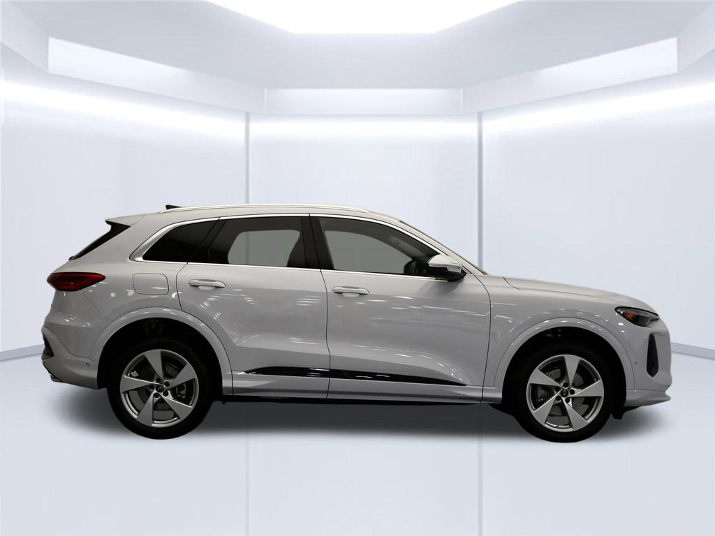 Thumbnail: 2025 Audi Q5 - 6
