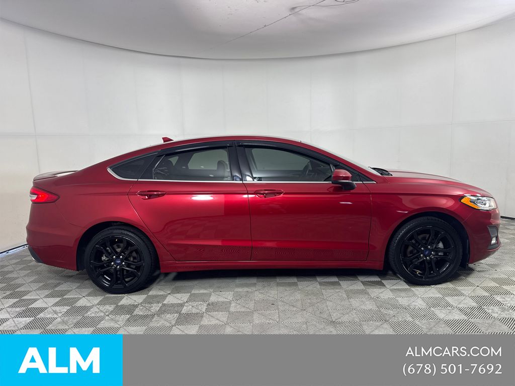 Used 2020 Red Ford SE image 4
