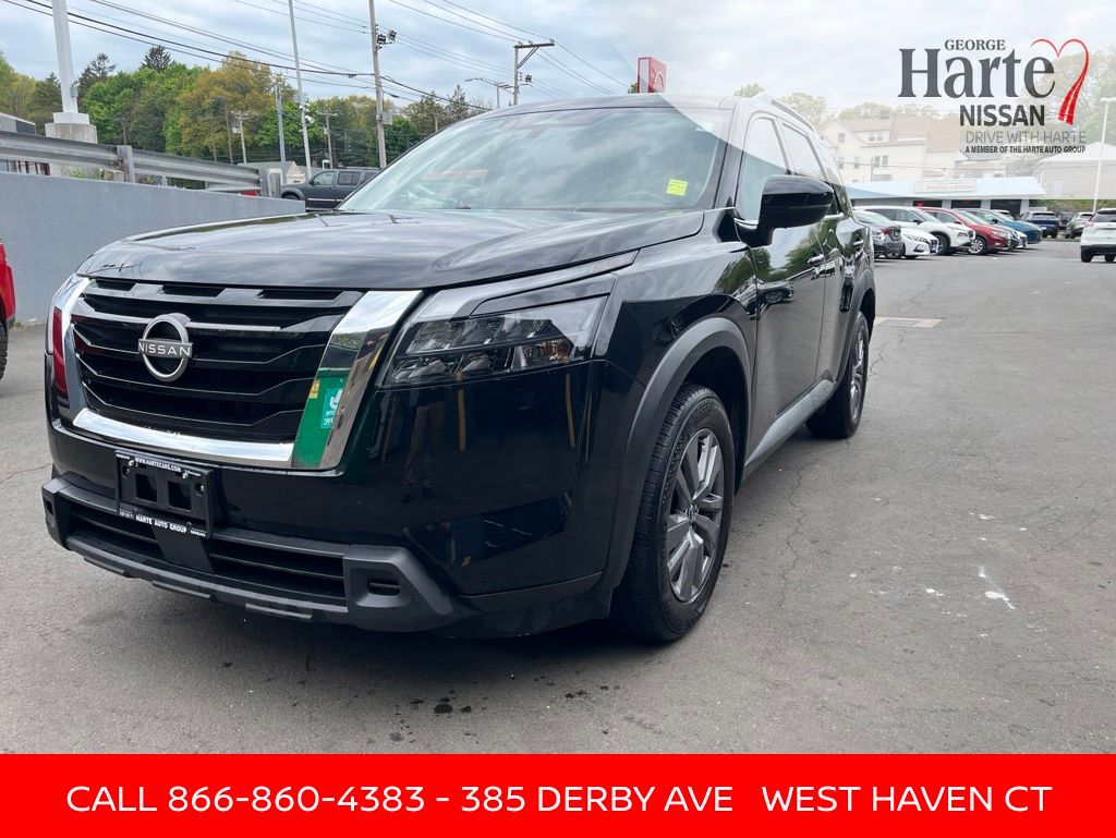 2025 Nissan Pathfinder SV