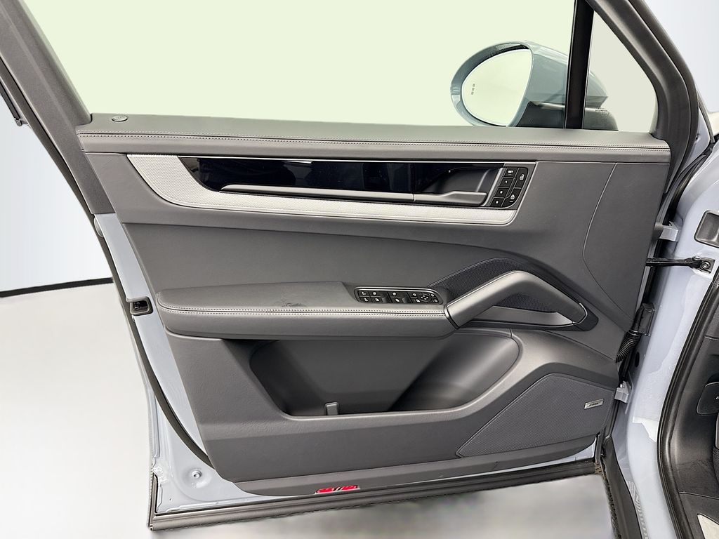 Thumbnail: 2026 Porsche Cayenne - 25