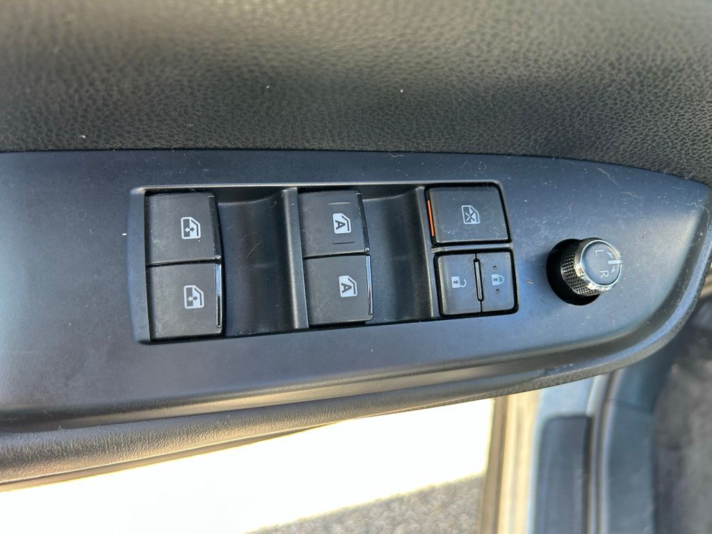 Thumbnail: 2017 Toyota Highlander - 18