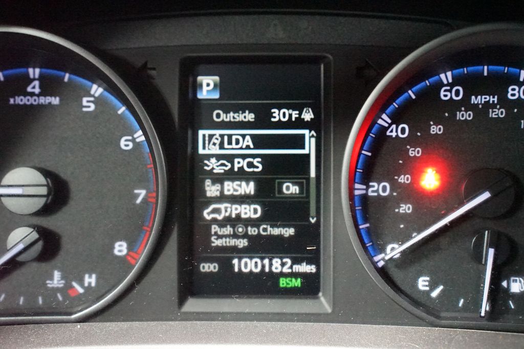 Thumbnail: 2018 Toyota RAV4 - 16