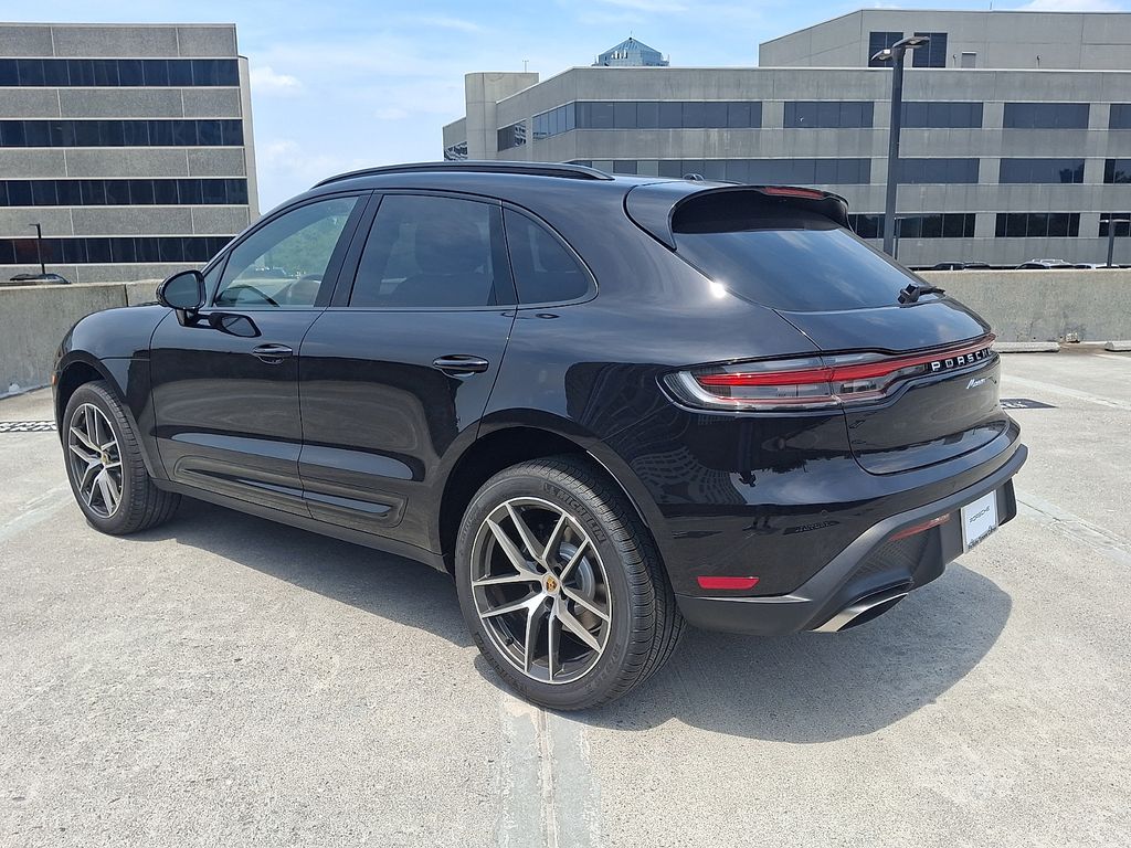 Thumbnail: 2026 Porsche Macan - 3